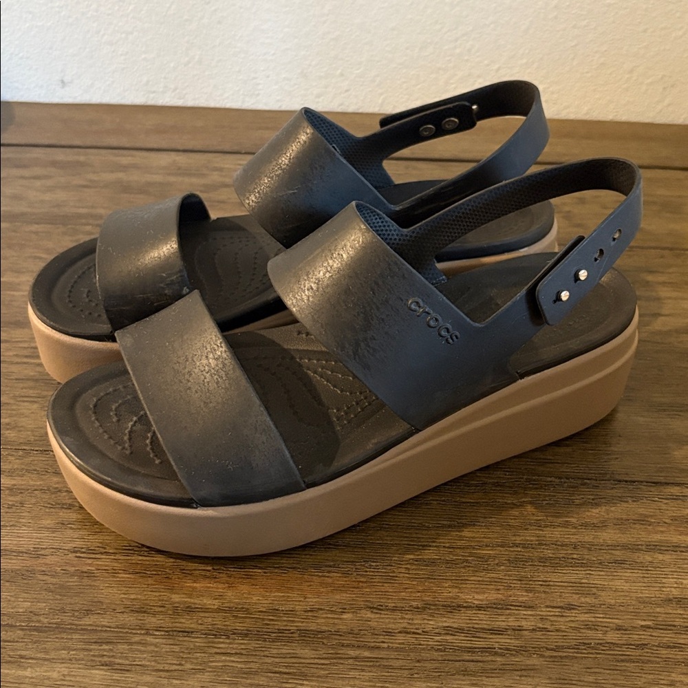 ❌SOLD❌[CROCS] Brooklyn Low Wedge Platform Sandals in Black & Mushroom Women's 8 - Picture 5 of 13